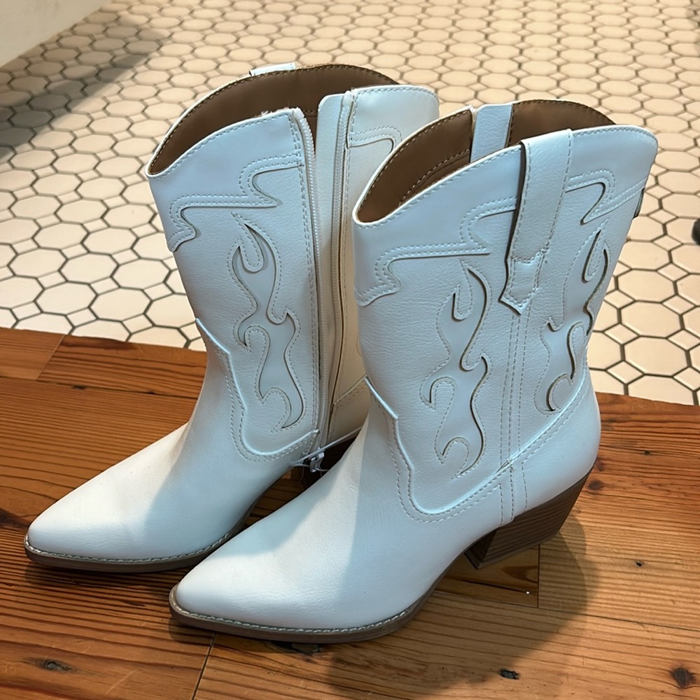 COPY - Wild Fable Target white boots NEW size 7